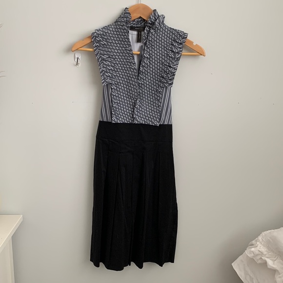 BCBG dress. Ruffle collar. Pleated skirt with pockets. - Picture 1 of 7